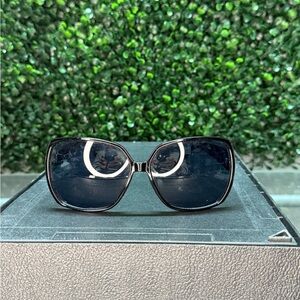 Chic Black Oversized Sunglasses